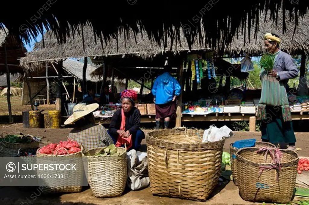 Myanmar (Burma), Shan State, Inle Lake, Kyaung Thaung Tho village, market on the banks of the lake