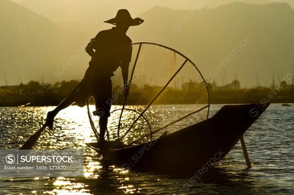 Myanmar (Burma), Shan State, Inle Lake, Intha fisherman