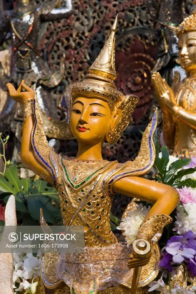 Thailand,Chiang Mai,Wooden Souvenir Statues at Ban Thawai Village