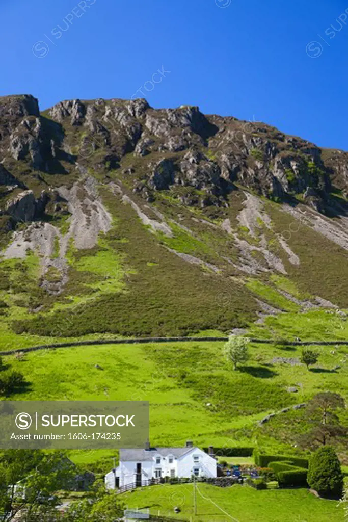 Wales,Gwynedd,Snowdonia National Park,Farmhouse and Mountains
