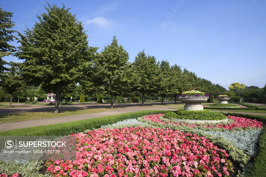 England,London,Regents Park,Avenue Gardens,Flower Display