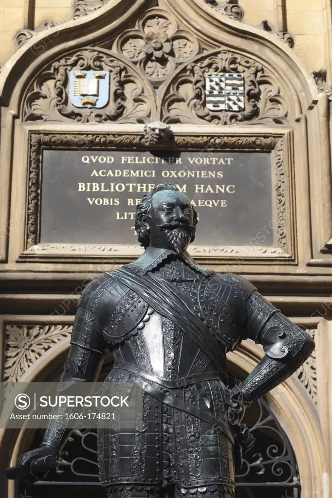 England,Oxfordshire,Oxford,Bodleian Library,Statue of William Herbert,3rd Earl of Pembroke