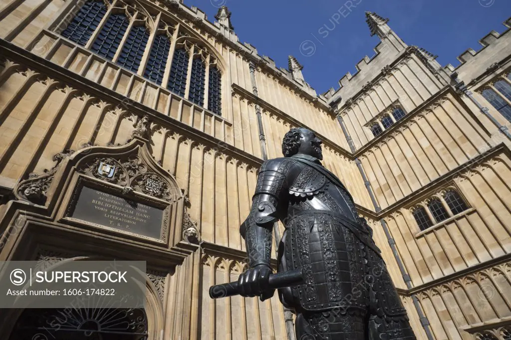 England,Oxfordshire,Oxford,Bodleian Library,Statue of William Herbert,3rd Earl of Pembroke