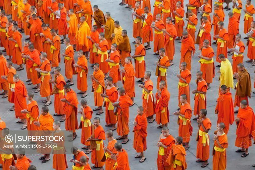 Thailand,Chiang Mai,Monks at Wat Phra Singh