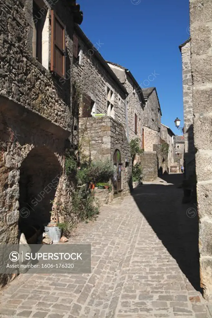 France, Midi-pyrenees, Aveyron (12) Larzac country, la Couvertoirade (Unesco world heritage)