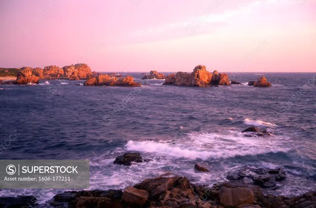 France, Cotes-d'Armor(22), Plougrescant, the Pink Granite Coast at dawn,