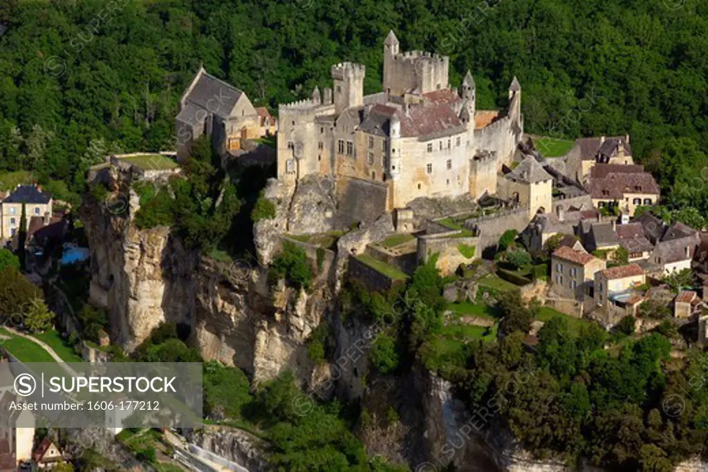 France, Dordogne (24), Beynac-et-Cazenac, village labeled The Most Beautiful Villages of France, the mighty fortress of Beynac-XII seventeenth century, culminating on a rock, the Dordogne, (aerial view),