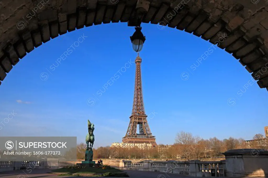 France, Paris (75), the Eiffel Tower, seen from the arches of the bridge Bir Hakeim, both classified historical monument, the statue of Renaissance France