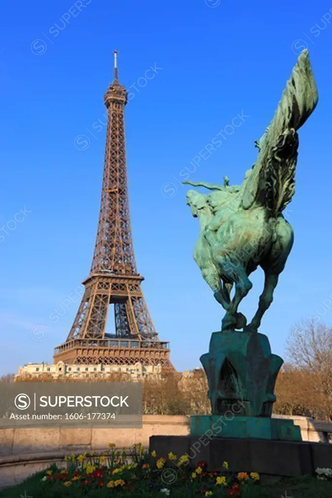 France, Paris (75), the Eiffel Tower and the Statue of Renaissance France view from the arches of the bridge Bir Hakeim