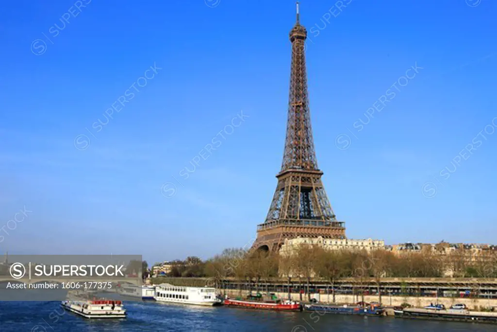 France, Paris (75), the Eiffel Tower, historical monument, view from the docks of Grenelle, the Seine, with barges