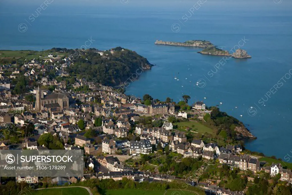 France, Ille-et-Vilaine (35), Cancale port city situated at the western end of the bay of Mont Saint-Michel, on the Emerald Coast (aerial photo),