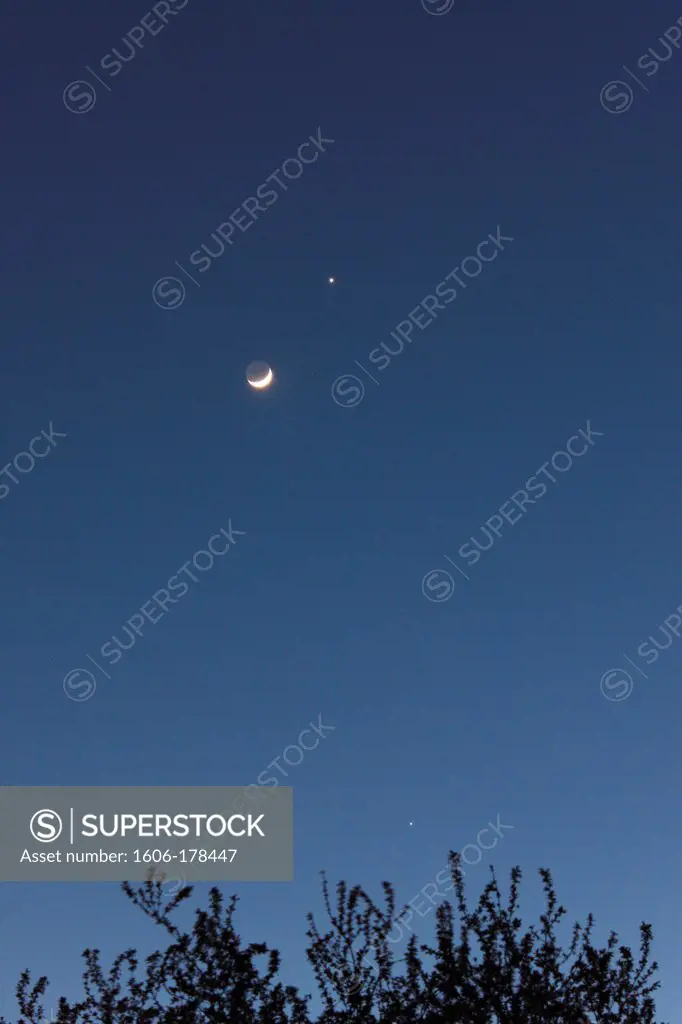 Moon crescent, Venus and Jupiter in a night sky