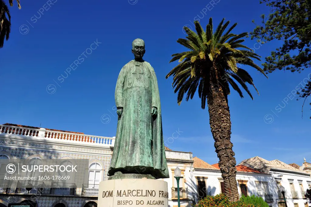 Praça Dr Antonio Padinha,with statue of Dom Marcelino Franco,Tavira,Algarve Coast,Portugal,South Europa,Europa