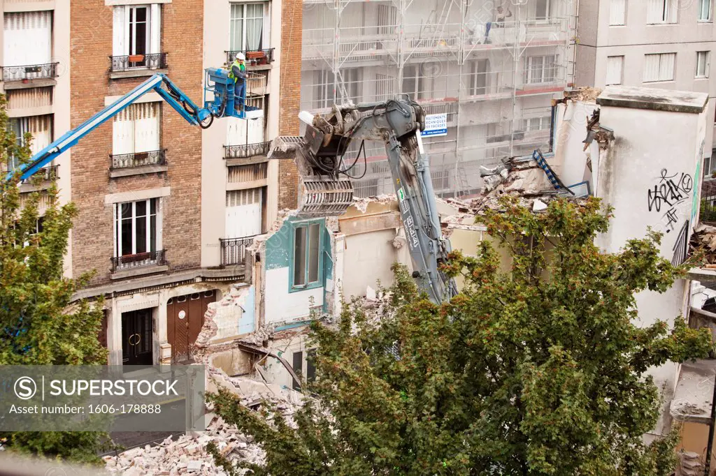 France, Ile de France, Saint-Ouen, demolition of an old building