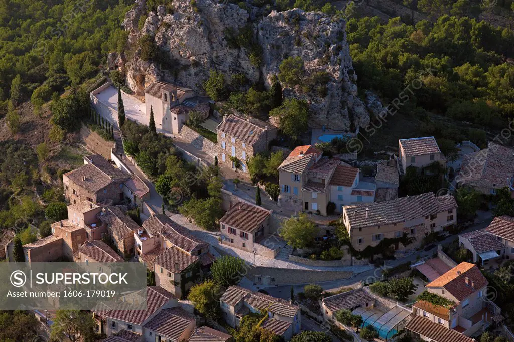 France, Vaucluse (84), La Roque-Alric, a village in the heart of the Dentelles, between Barroux and Beaumes de Venise, (aerial photo),
