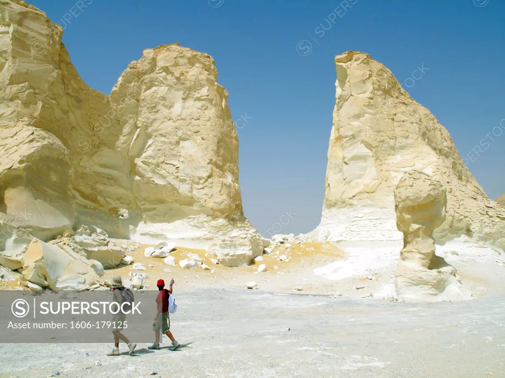 Egypt, El Makhoum site. tourists in the desert