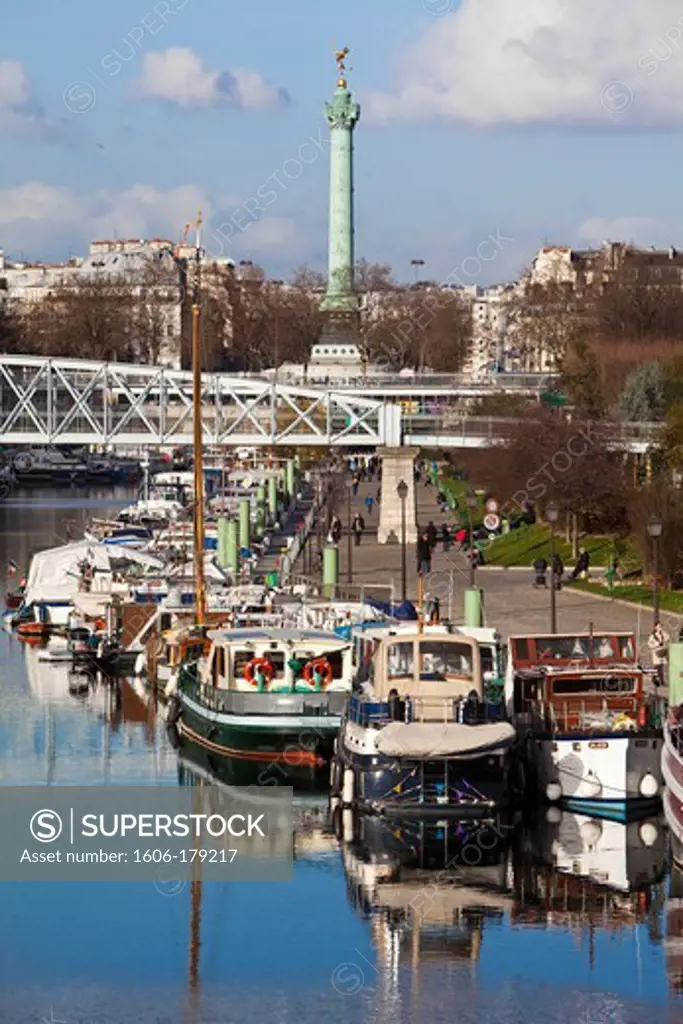 France, Ile-de-France, Capital, Paris, 4th, City center, quai de l'Arsenal with boats