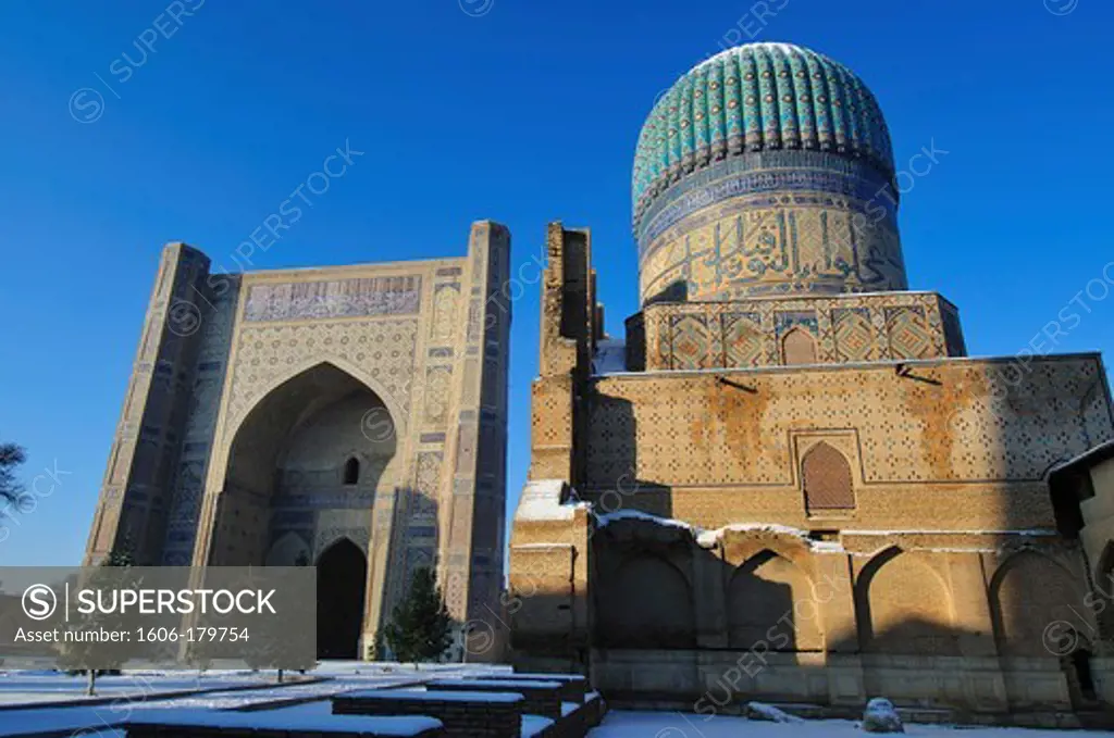UZBEKISTAN SAMARKAND the BIBI KHANOUM mosque in the winter