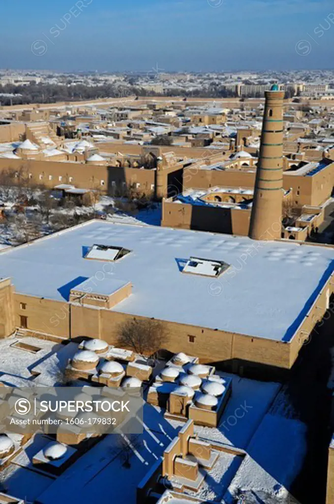 /UZBEKISTAN KHIVA view over the old town covered by snow from the ISLAM KHODJA madrasa minaret