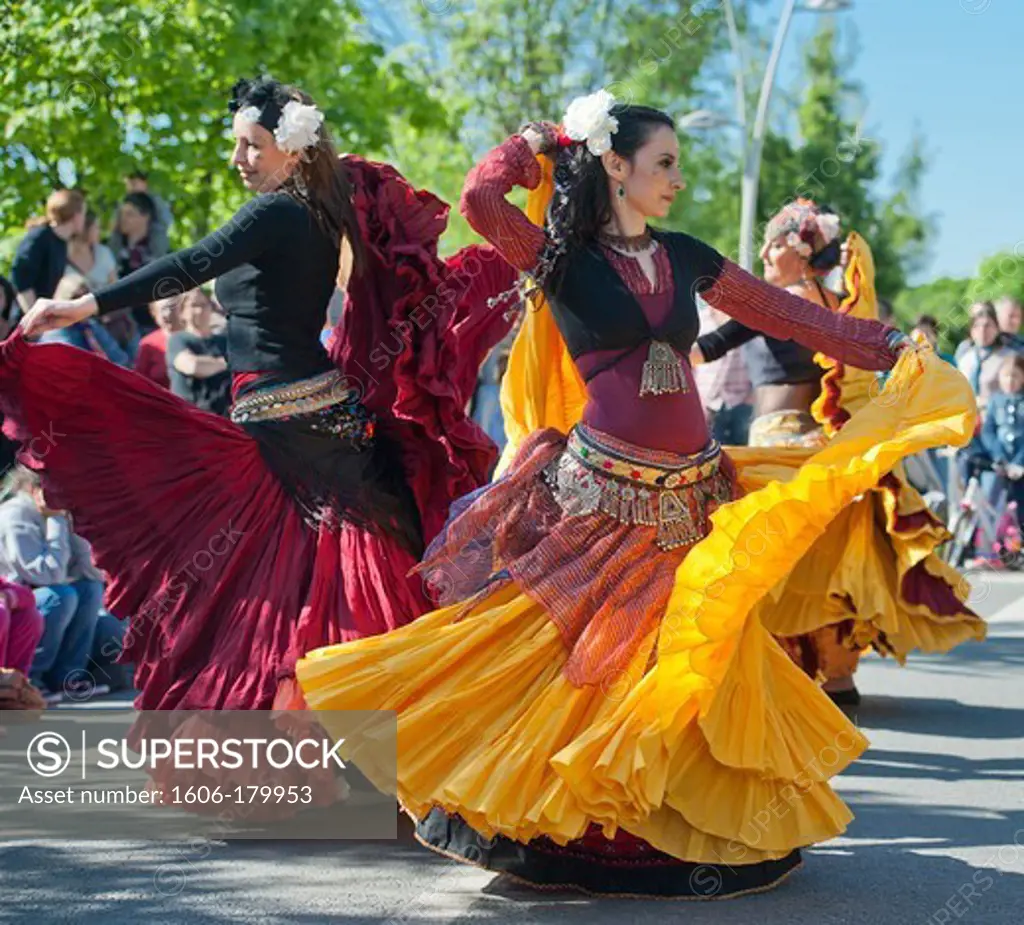In May 13th, 2012 - Festival of OH - Val-de-Marne - Stopover of Bry-sur-Marne - show of ethnic dance given by the company "" Parfum tribal "" - AUTHORIZATION PRESS PUBLISHING(EDITION) ADVERTISING