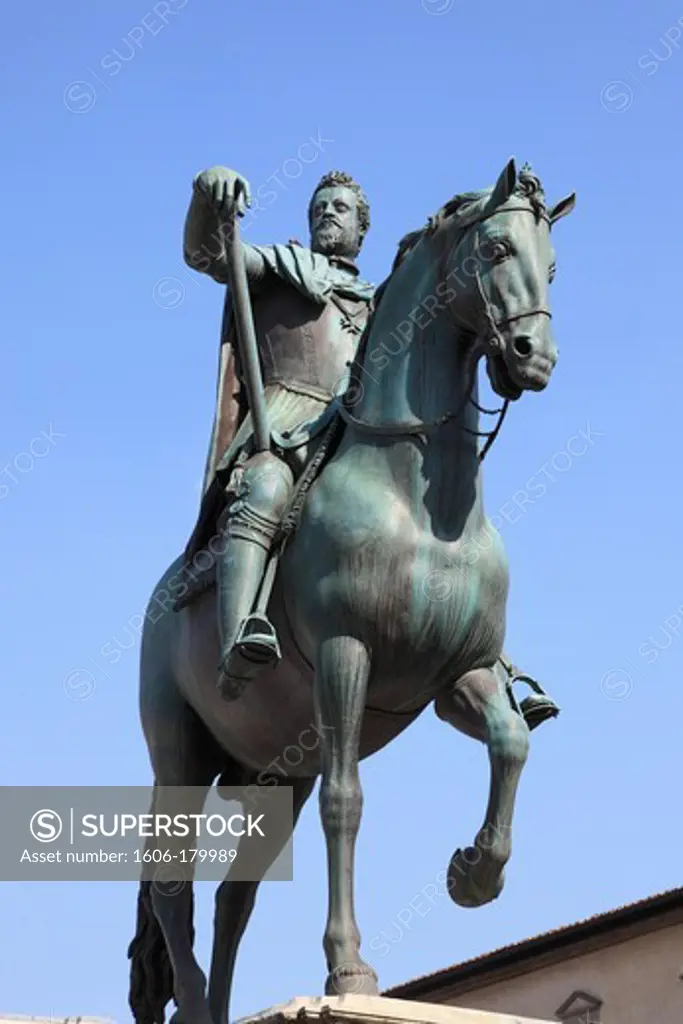 Italy, Tuscany, Florence, Ferdinand I statue,