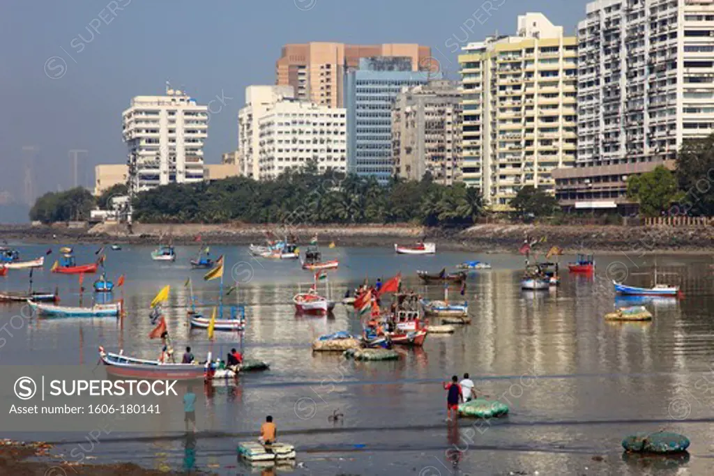 India, Maharashtra, Mumbai, fishing boats, Nariman Point, skyline,