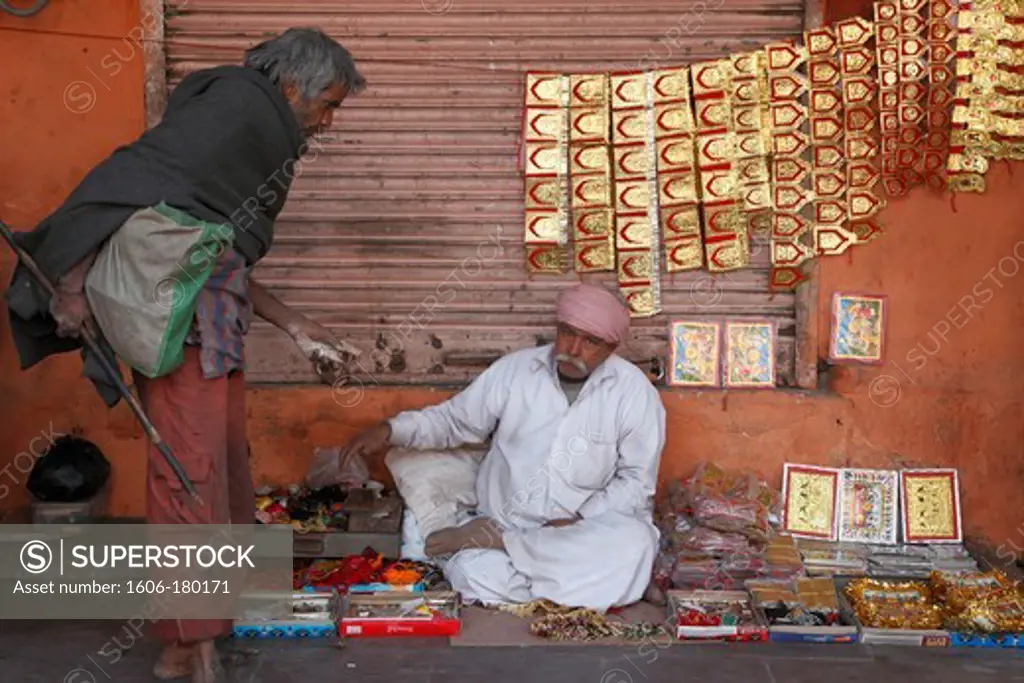 India, Rajasthan, Jaipur, street scene, vendor, beggar, people,
