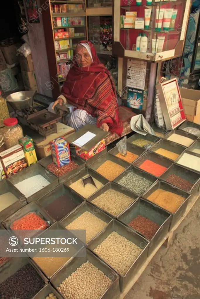 India, Rajasthan, Jodhpur, Sardar Bazar, food shop, grains,