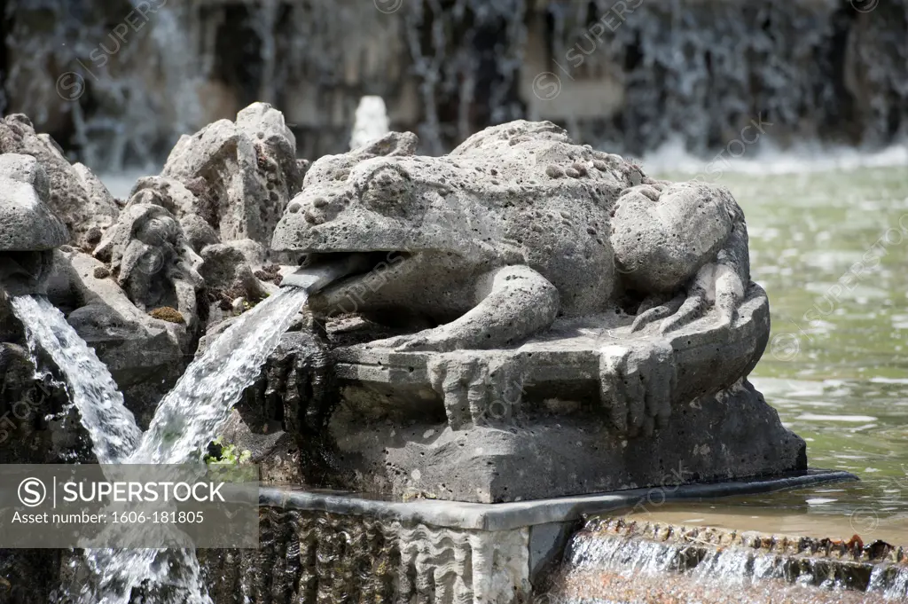 France, Hauts de Seine, Park of Saint-Cloud, frog fountain of the Big Waterfall