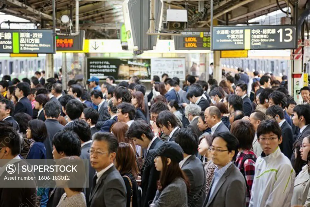 Japan,Tokyo,Shinjuku,Shinjuku Station,Rush Hour Commuters