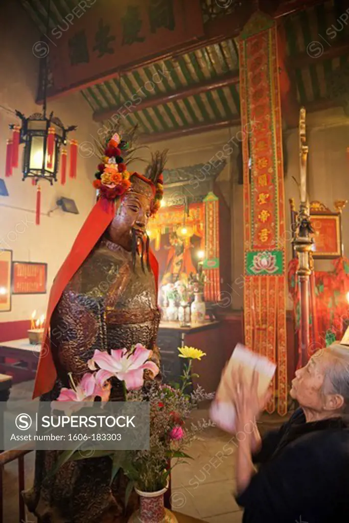 China,Hong Kong,Hollywood Road,Man Mo Temple,Elderly Lady Preying