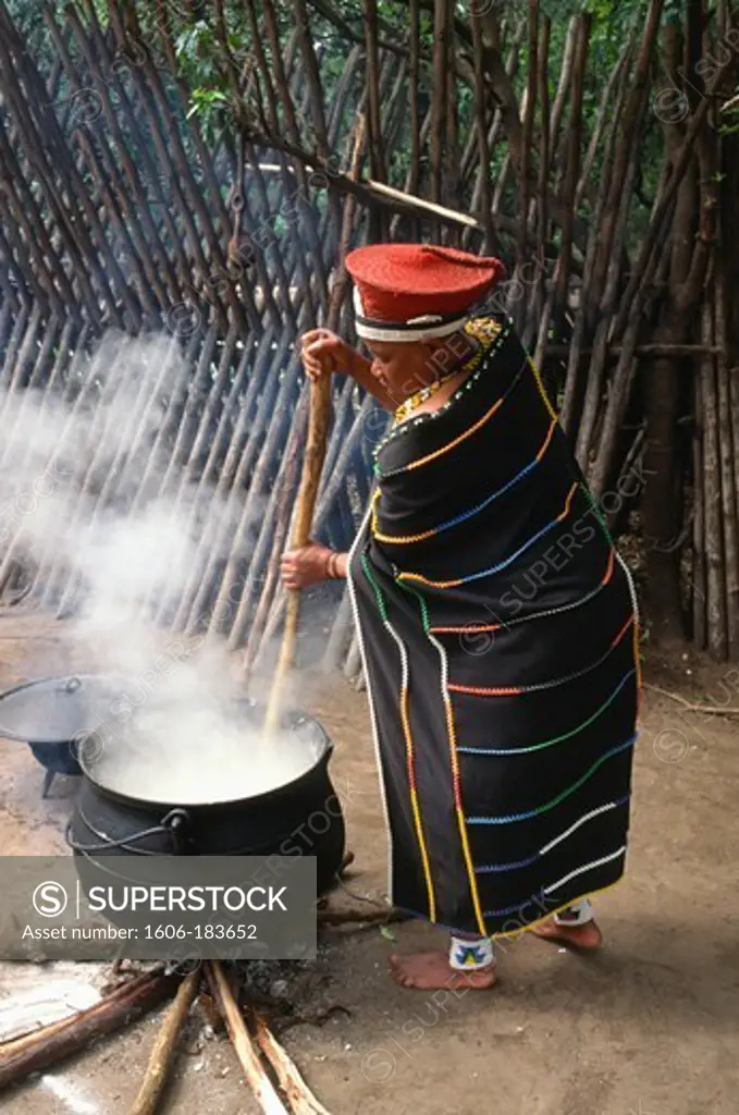 South Africa, KwaZulu/Natal, DAmazulu village, Zulu people, woman cooking,