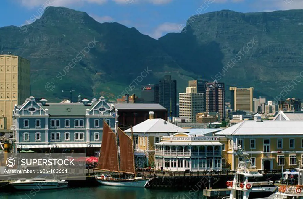 South Africa, Cape Town, Victoria and Alfred Waterfront, harbor, Table Mountain, skyline,