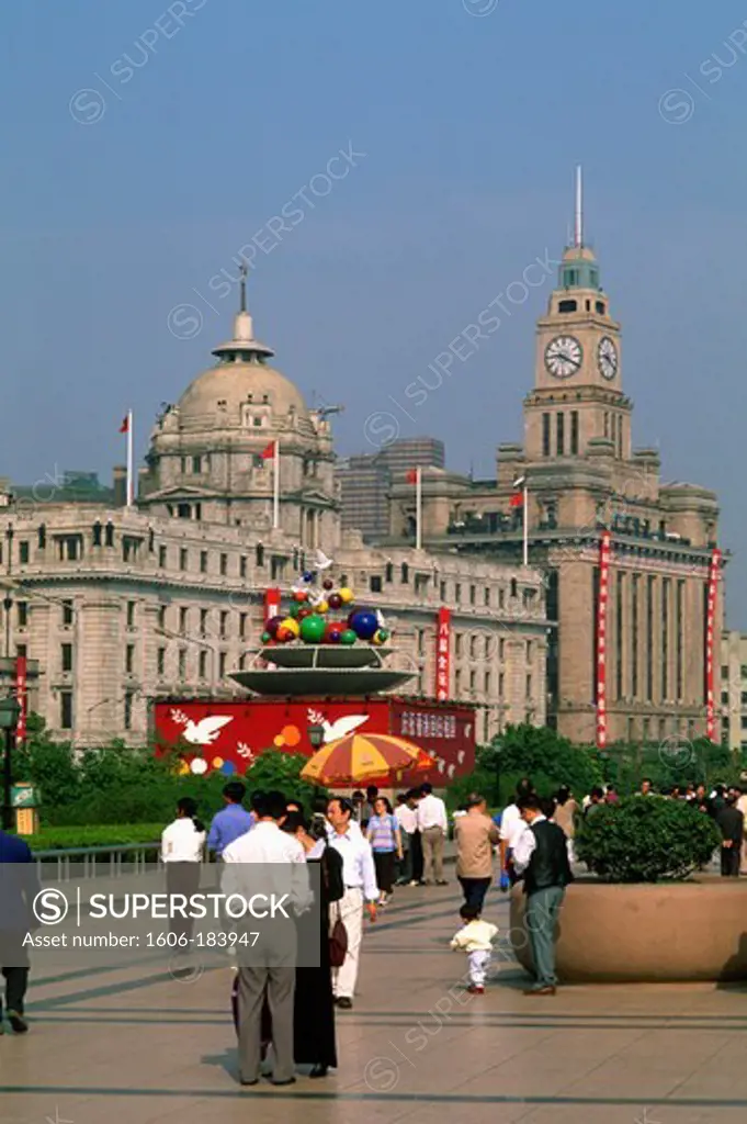 China, Shanghai, Bund, riverside promenade, people, historic architecture,
