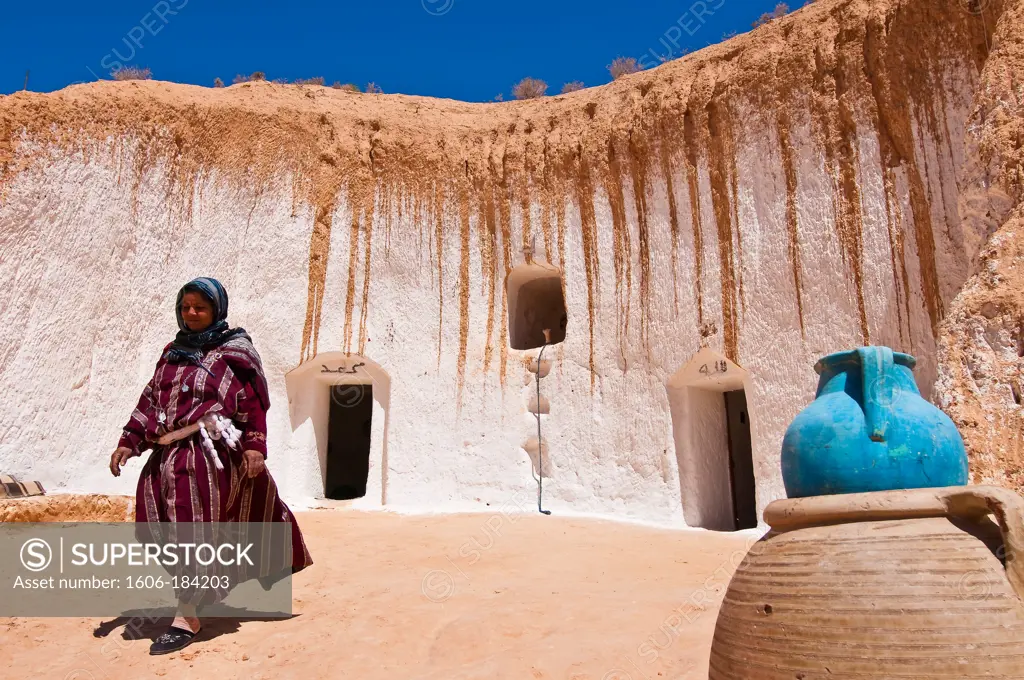 North Africa, Tunisia, Gabes province, cave-dwelling berbere village, Matmata, Ksar Ben Aïssa, the owner Jalila Ben Slimane