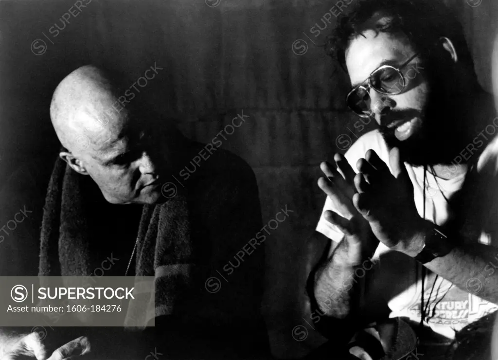 On the set, Francis Ford Coppola directs Marlon Brando , Apocalypse Now , 1979 directed by Francis Ford Coppola (Zoetrope Studios , United Artist)