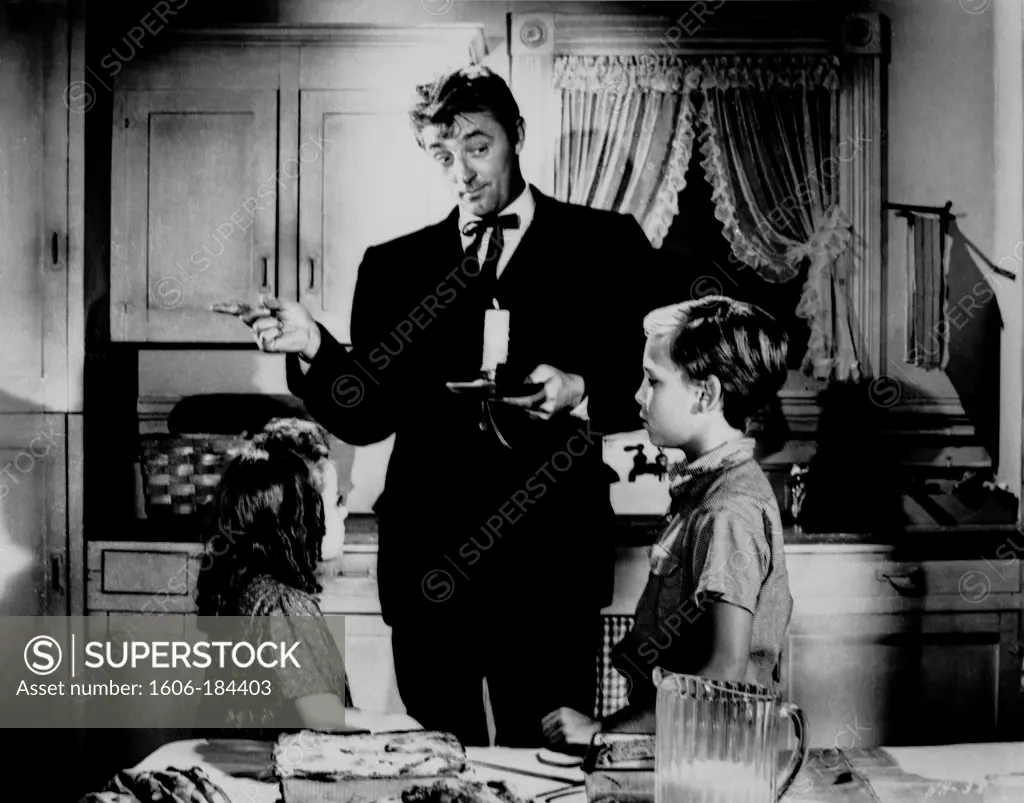 Sally Jane Bruce, Robert Mitchum and Billy Chapin , The Night of the Hunter , 1955 directed by Charles Laughton (United Artists)