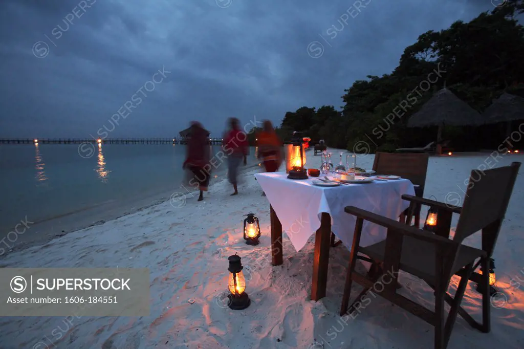Africa, Zanzibar, dinner table at Pemba island