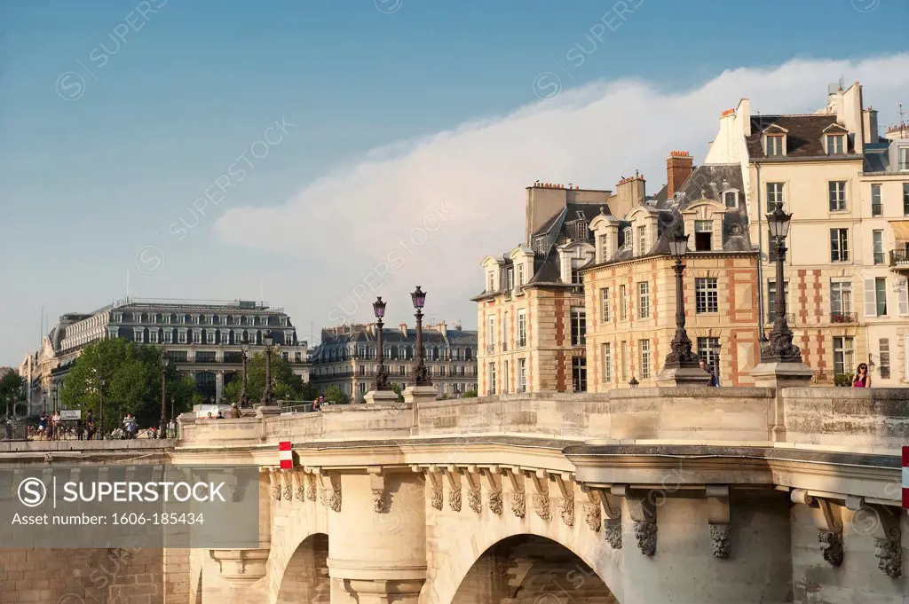 Paris first district - Island of the City - The New bridge