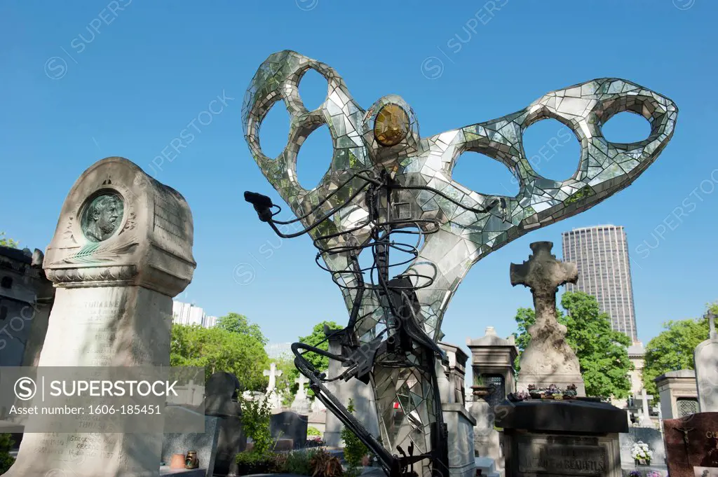 Paris14 ème district - Cemetery Montparnasse; "" the bird "", sculture of Niki de Saint-Phalle decorating the grave of her friend Jean-Jacques