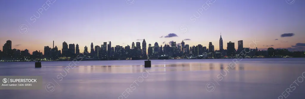 USA, New York City, Midtown Manhattan, skyline at rising sun from Weehawken (New Jersey), frozen Hudson River in foreground