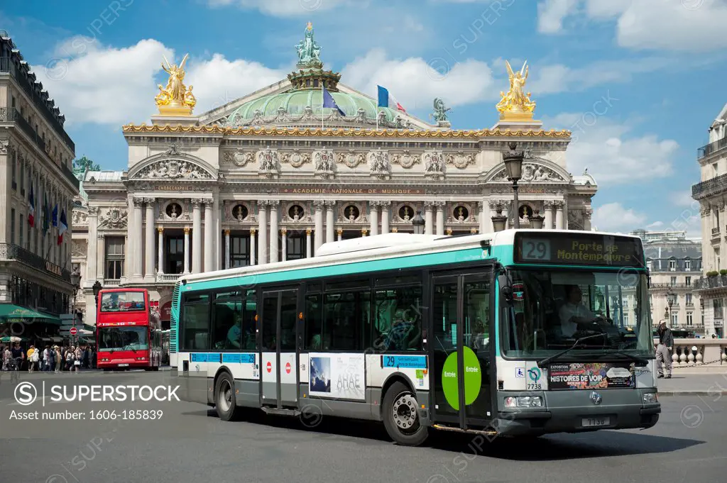 Paris 9 ème district - Bus in front of the Opera of Paris