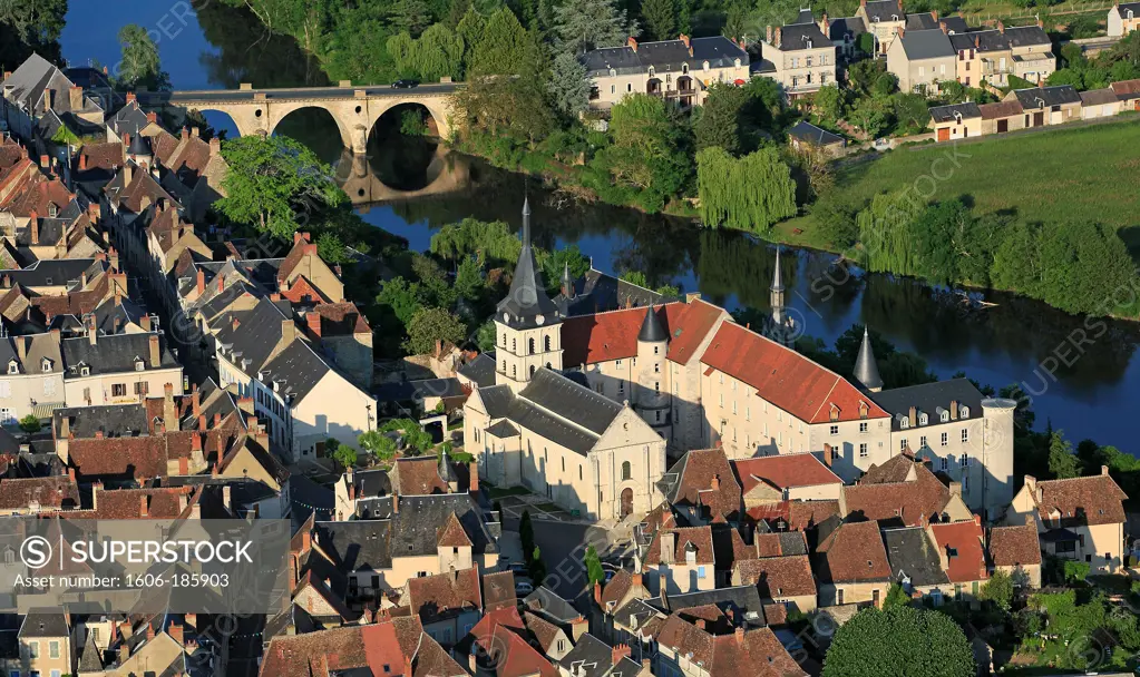 France, Indre (36), Saint-Gaultier located on the banks of the Creuse (aerial photo),