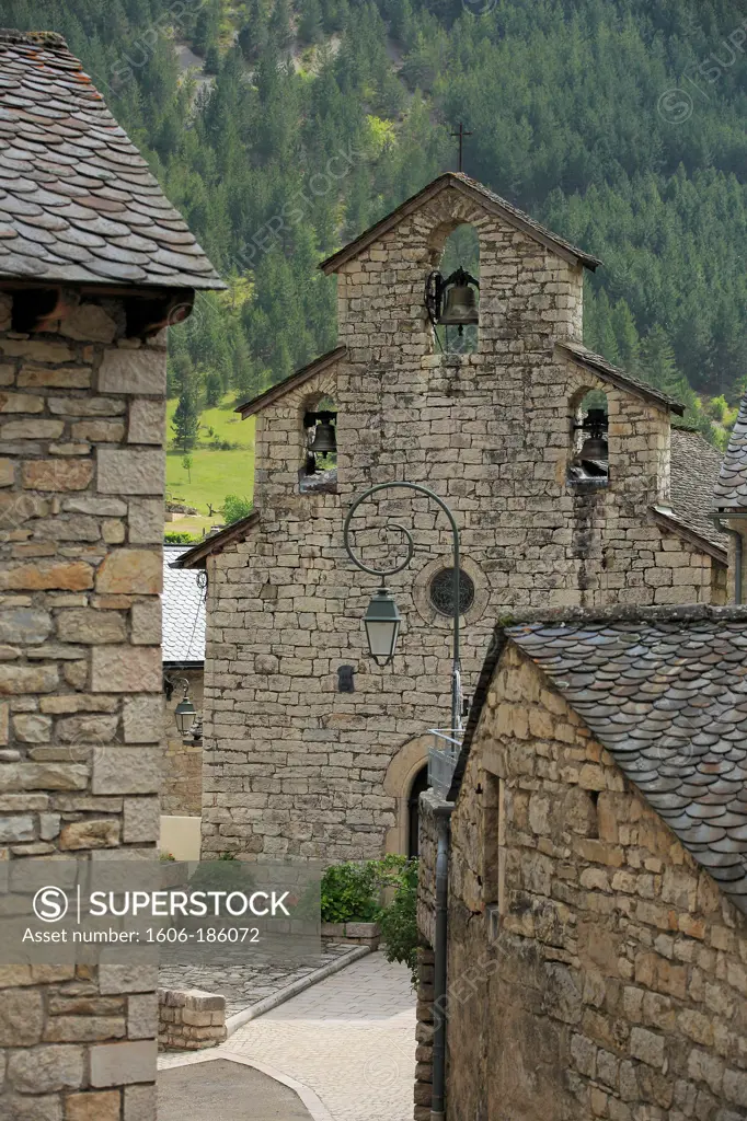 France, Lozère (48), Blajoux village in the Tarn gorges and plateaus of the Great Old Village with its slate roofs around the church,