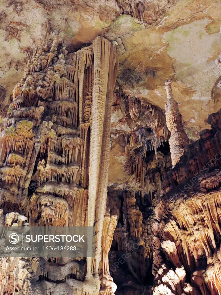 France, Grotte des Demoiselles, stalactites and stalagmites