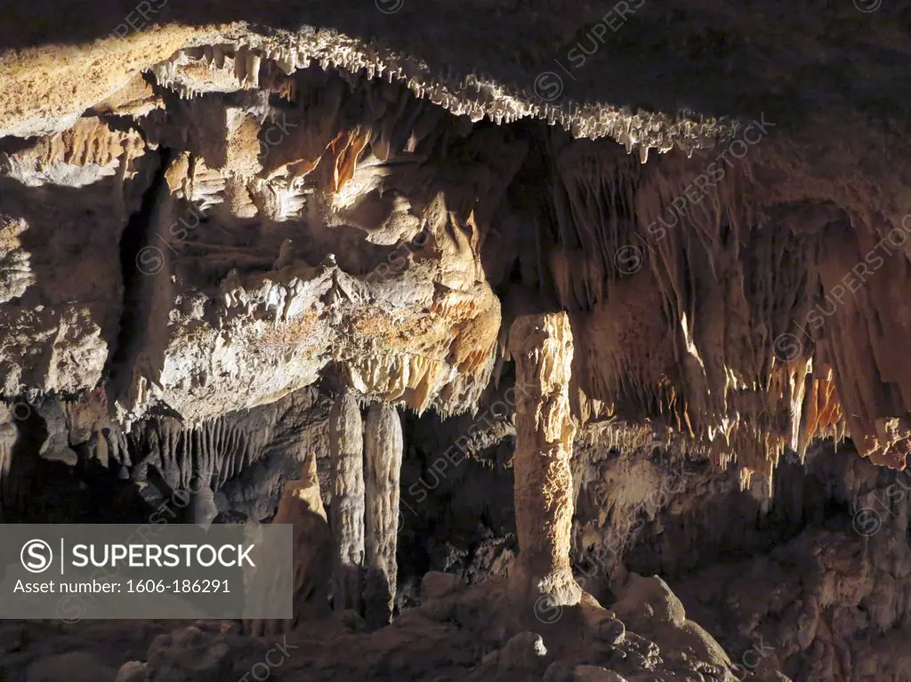 France, Grotte des Demoiselles, stalactites and stalagmites