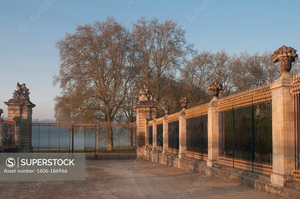 Park of the Palace of Versailles - One of the entrances of the park: the Gate of Saint-Cyr