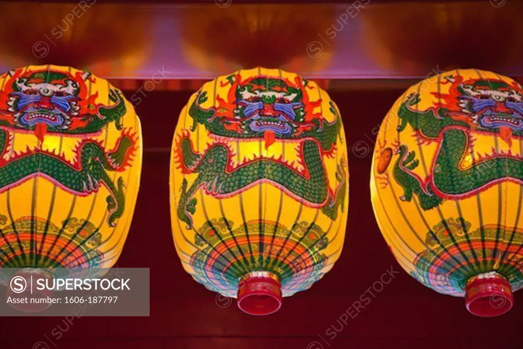 Singapore,Chinatown,Buddha Tooth Relic Temple,Chinese Lantern with Dragon Motif