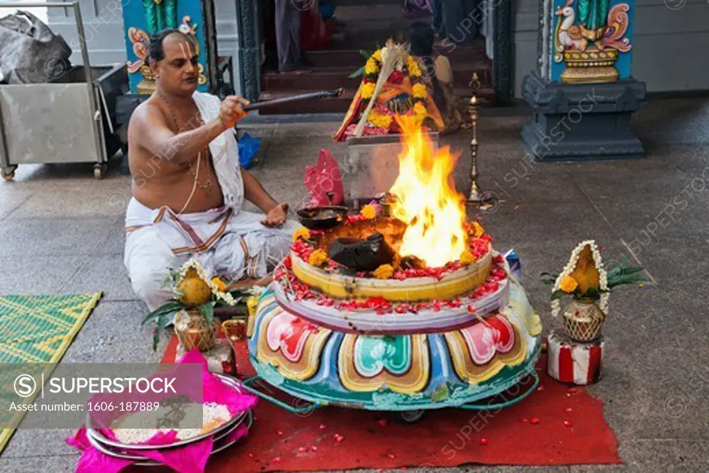 Singapore,Little India,Sri Srinivasa Perumal Temple,Priest and Holy Flame
