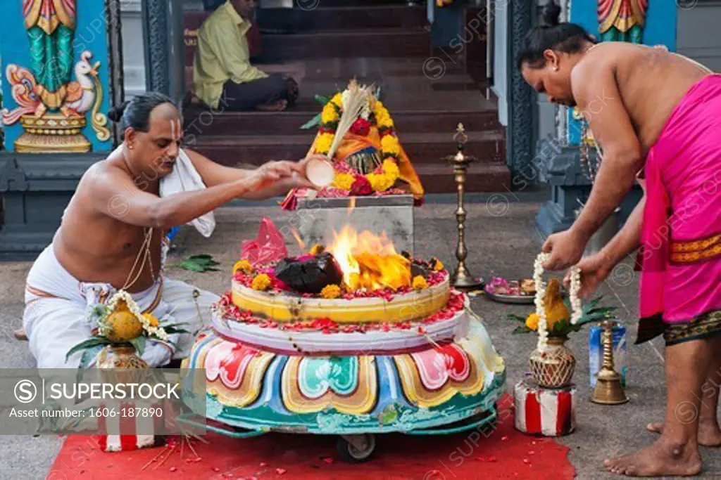 Singapore,Little India,Sri Srinivasa Perumal Temple,Priests and Holy Flame